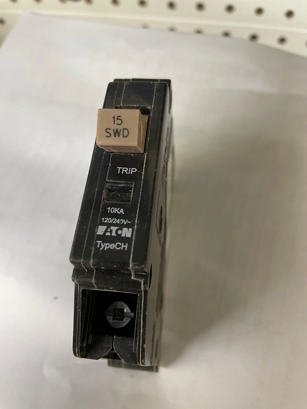 CUTLER HAMMER 1 POLE 15 AMP CIRCUIT BREAKER
