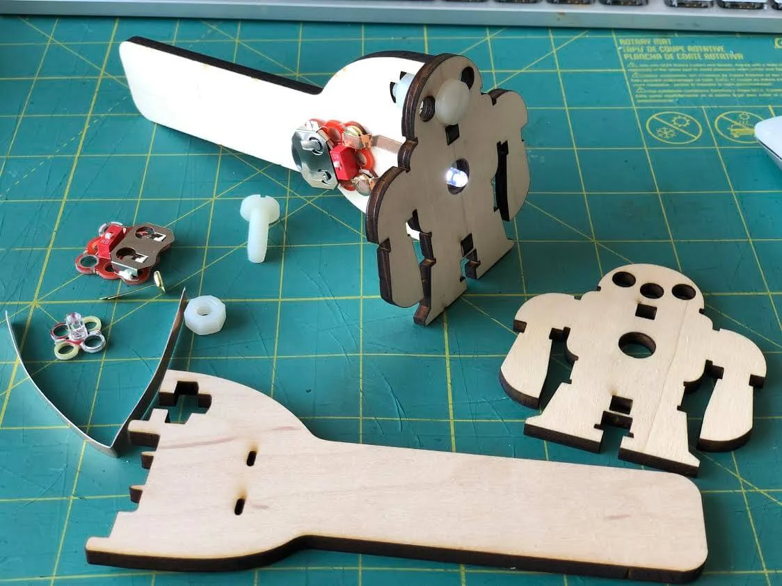 Makey Robot Wooden Flashlight - Stem Kit