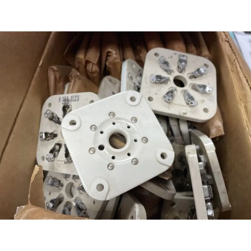 7 Pin Tube Socket, Ceramic, Porcelain. Johnson 247 / RCA UT-106, 122-247, For 832, 829B, 4D32, 3CX1500A7 Tubes and others. NOS